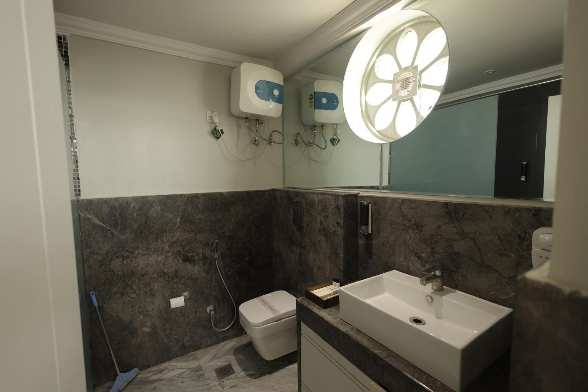 Phoenix - Unmatched Comfort Udaipur Ngoại thất bức ảnh