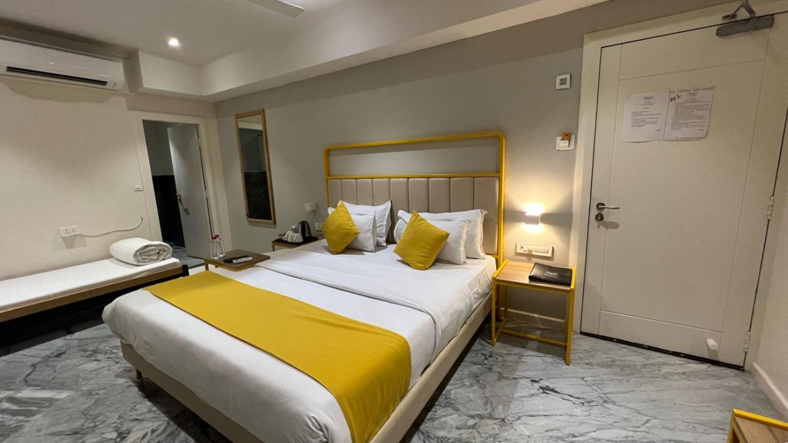 Phoenix - Unmatched Comfort Udaipur Ngoại thất bức ảnh